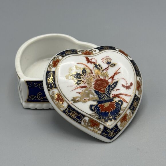 Vtg Imari Ware Heart Shaped Trinket Box Japan Floral Design Romance Vanity Glam - Picture 1 of 9